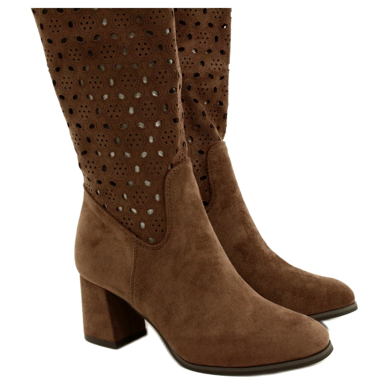 M.Daszyński Durchbrochene Stiefel auf einem braunen Pfosten SA156-10 4