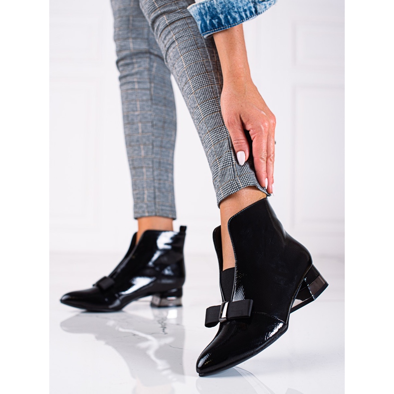 T.Sokolski Eleganter schwarz lackierter Damenstiefel von Sokolski 1