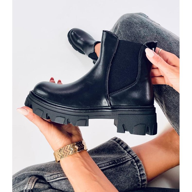 Finn Schwarze hochhackige Chelsea-Stiefel 1