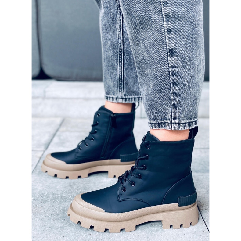 Toma Schwarze Trekkingstiefel 2