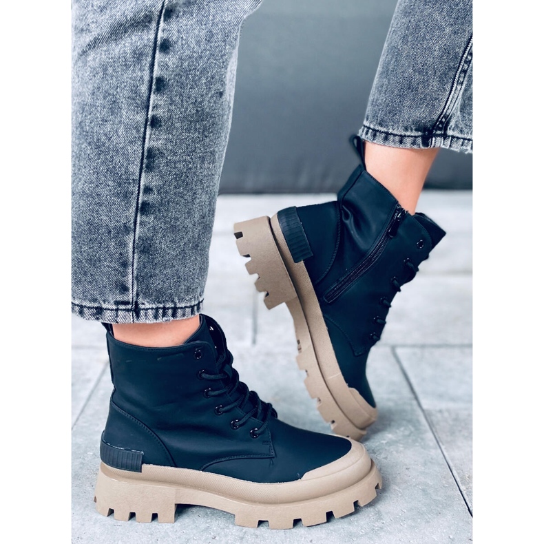 Toma Schwarze Trekkingstiefel 1