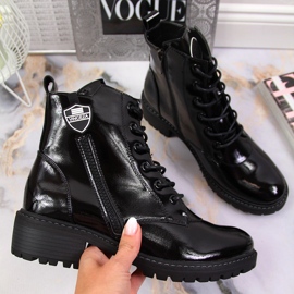 Damenstiefel, isolierte schwarz lackierte Vinceza-Stiefel 1