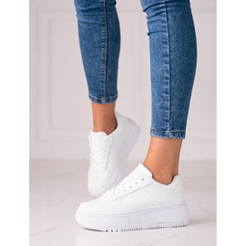 Weiße Shelovet-Damensportschuhe auf der Plattform 1