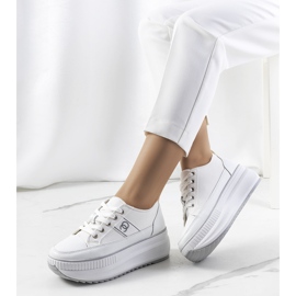 BM Weiße Turnschuhe auf hoher Barsu-Sohle 1