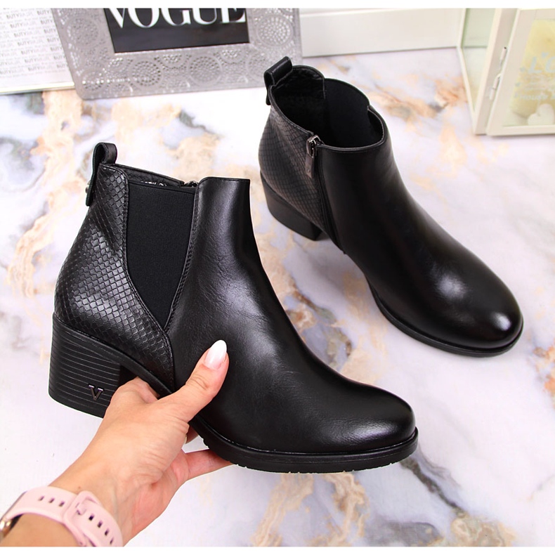 Damenstiefel isoliert schwarze Schlangenhaut Potocki 1