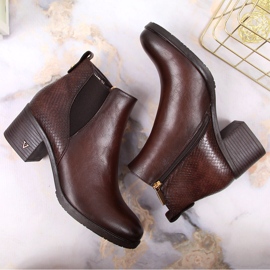 Damenstiefel isoliert braun Schlangenhaut Potocki 1