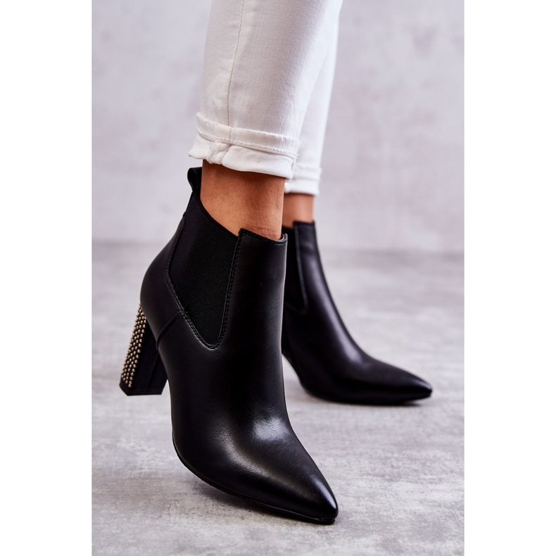 PG1 Elegante schwarze Elinor-Stiefel auf einem Pfosten mit Jets 2