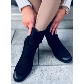 Stiefel auf einem versteckten Bansi Black Wedge schwarz 2