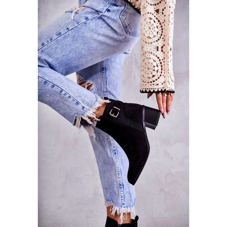 PS1 Wildleder Schwarze Stiefel Auf Einem Posten Schwarz Vannes 2