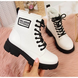 S.Barski Weiße Stiefel für Mädchen isoliert von S. Bararski 1