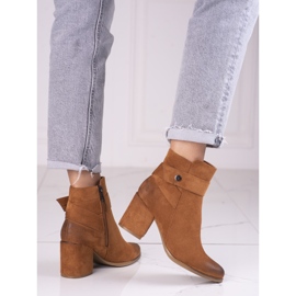 Braune Damenstiefel am Pfosten aus ökologischem Shelovet-Wildleder 1