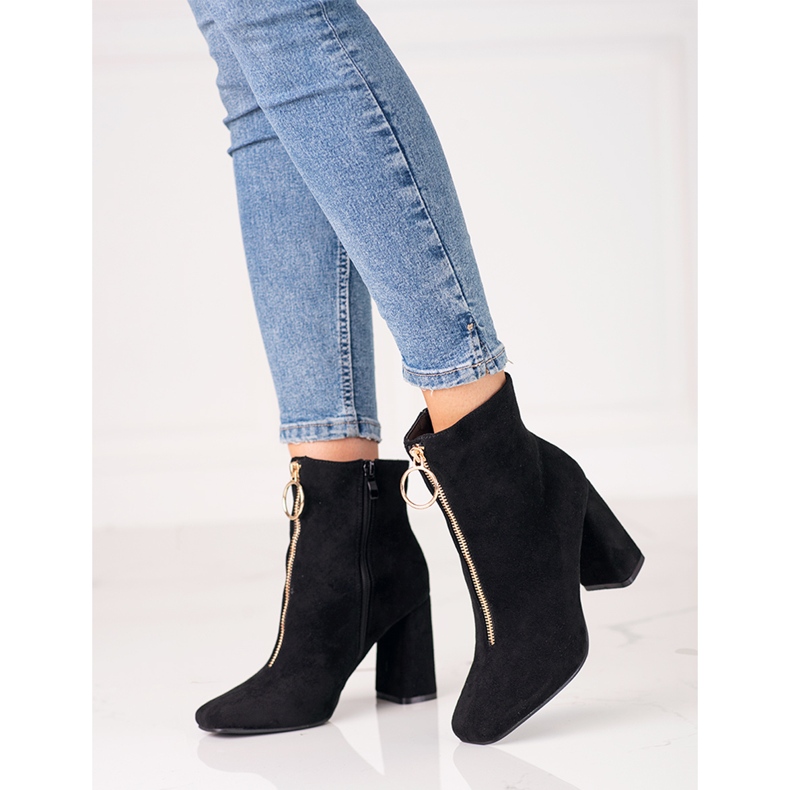 Schwarze Damenstiefel auf dem Shelovet-Posten mit goldenem Reißverschluss 1