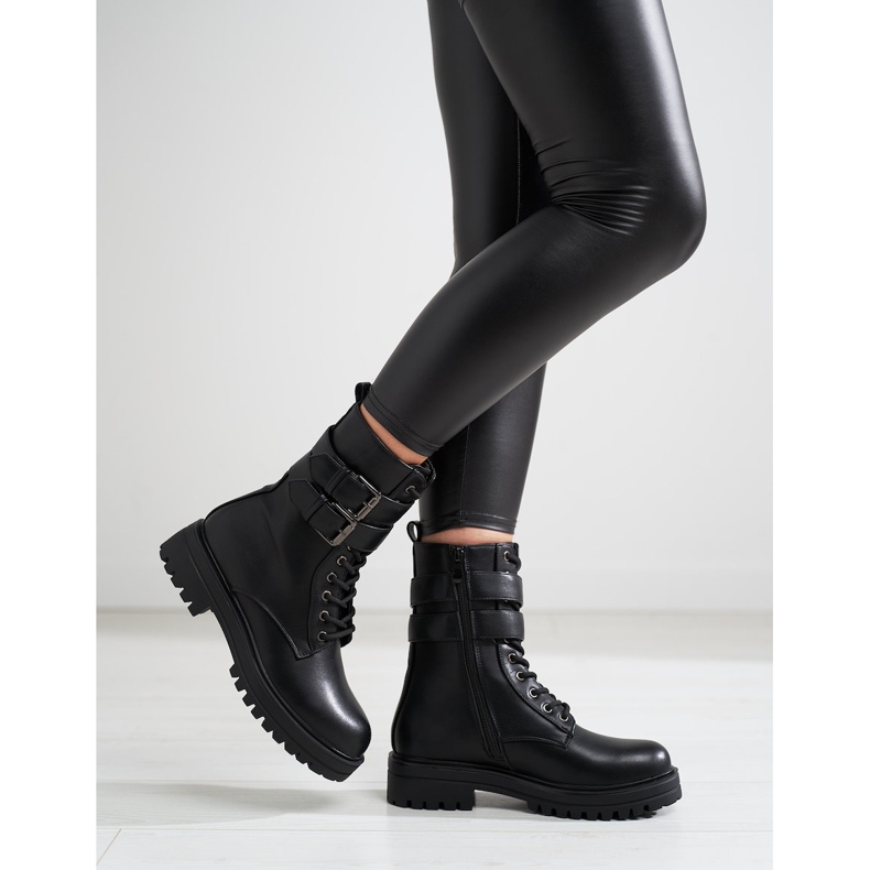 Shelovet Arbeiterinnen mit Schnallen schwarz 1