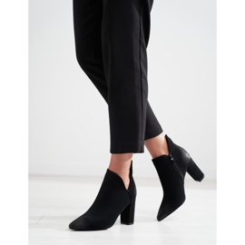 Schwarze Damenstiefel mit einem Shelovet-Schnitt auf einem hohen Pfosten 1
