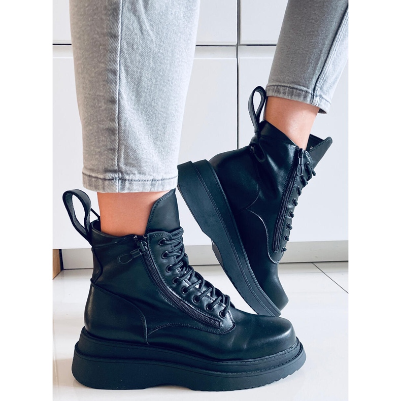 Edvin Schwarze Stiefeletten mit hoher Sohle 1