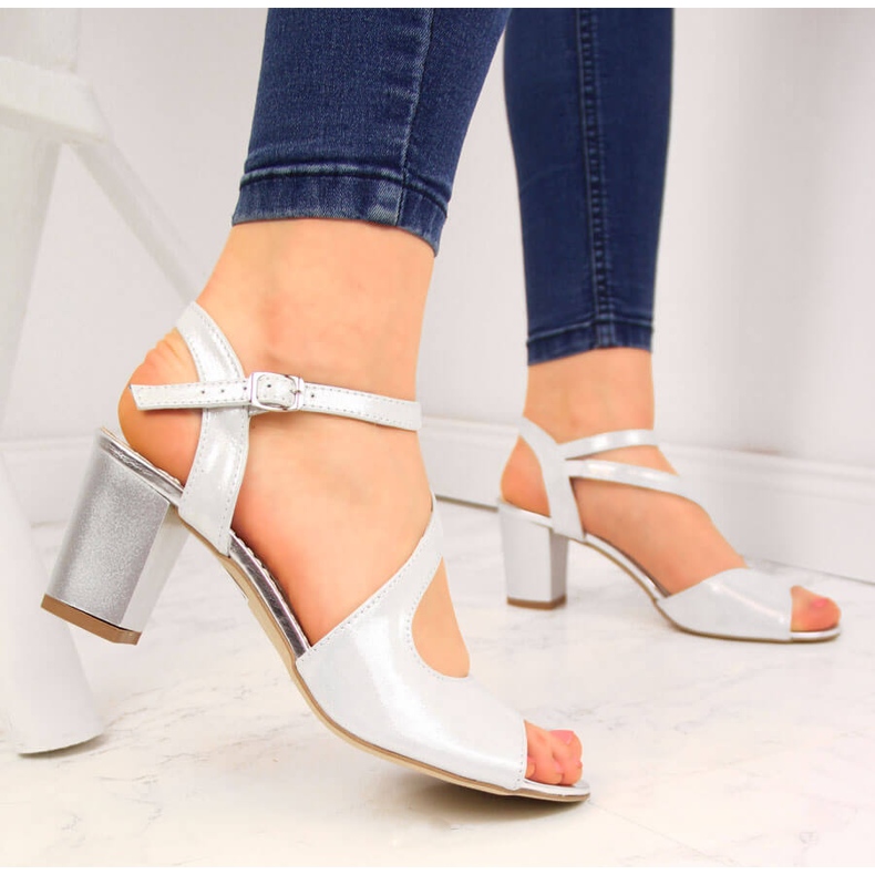 NATALII BRAT BUT Damensandalen aus silbernem Satinleder von Natalia Brat But silber- 2