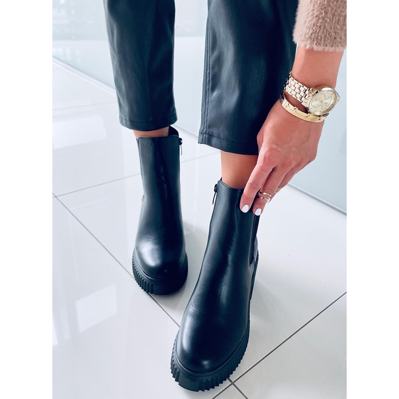 Janet Schwarze hochhackige Stiefel 1