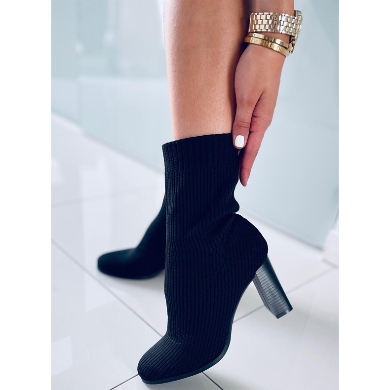 Hermine Schwarze hochhackige Sockenstiefel 1