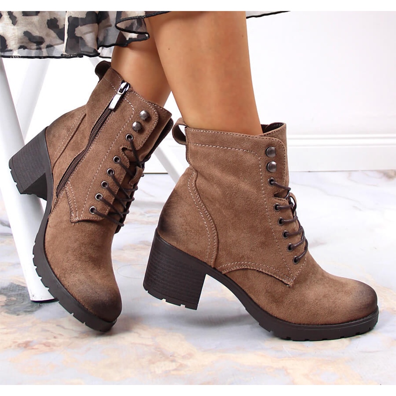 Warme Damenstiefel aus braunem Wildleder Potocki 1