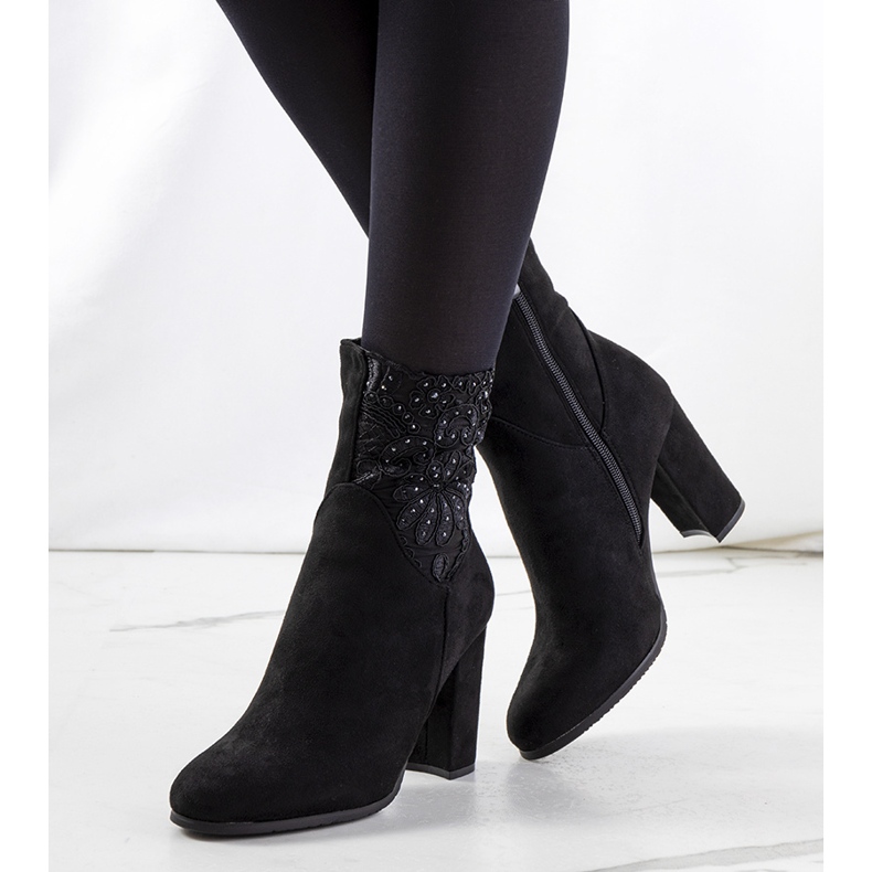 High Heels aus schwarzem Onryx 1