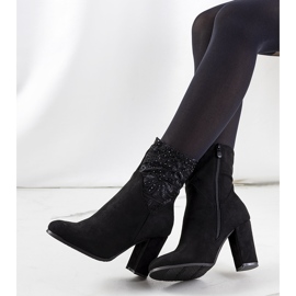 High Heels aus schwarzem Onryx 2