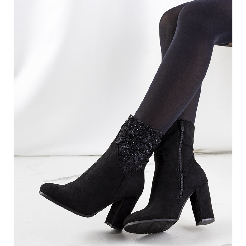 High Heels aus schwarzem Onryx 2