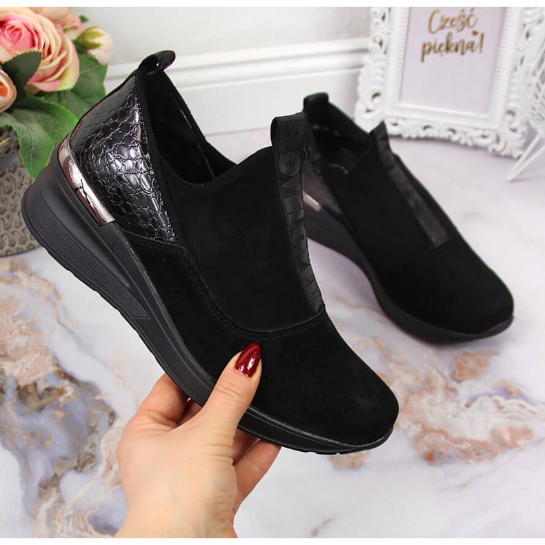 Leder Damenschuhe mit Keilabsatz, schwarz Filippo 1