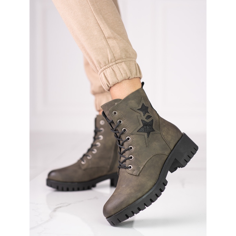 Shelovet Arbeiterinnen auf einem niedrigen Posten grün 1