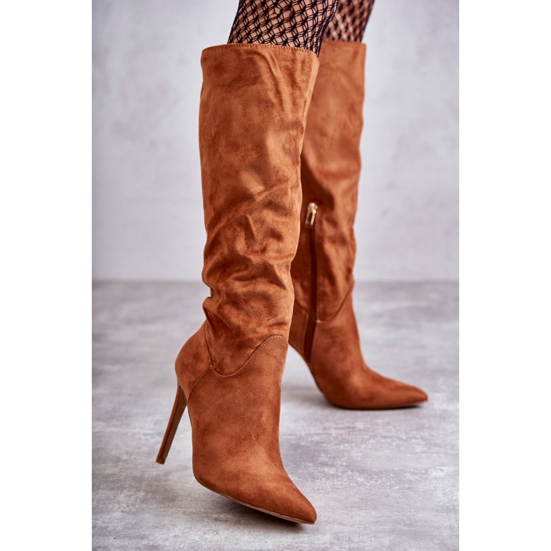 Klassische Wildlederstiefel auf einem Camel Ameya Stiletto-Absatz braun 2