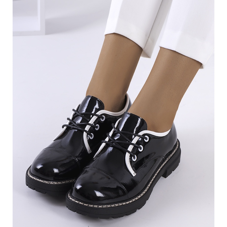 Schwarz lackierte Kuzem Schuhe 1