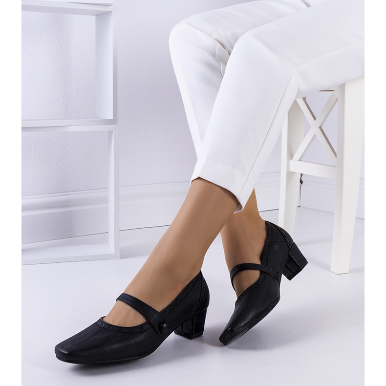 BM Schwarze Pumps mit Cilka-Riemen 1