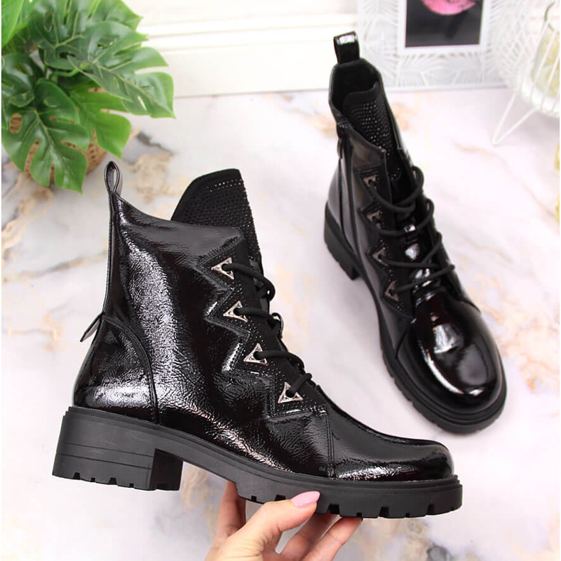 S.Barski Schwarze Lackstiefel mit Paillettenbesatz von S. Bararski 1