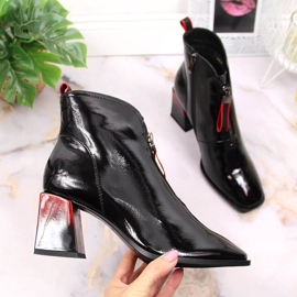 S.Barski Isolierte lackierte Damenstiefel mit dekorativem Absatz S. Bararski OLI183 schwarz 1