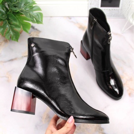 Isolierte Damenstiefel mit dekorativem Potocki WOL98-Absatz schwarz 1