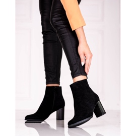 Schwarze Damenstiefel auf dem Shelovet-Pfosten aus ökologischem Wildleder 1