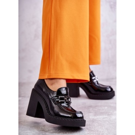 Lackierte Schuhe an einem massiven Black Jaime-Pfosten schwarz 1