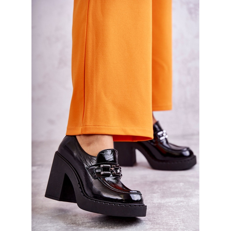 Lackierte Schuhe an einem massiven Black Jaime-Pfosten schwarz 1