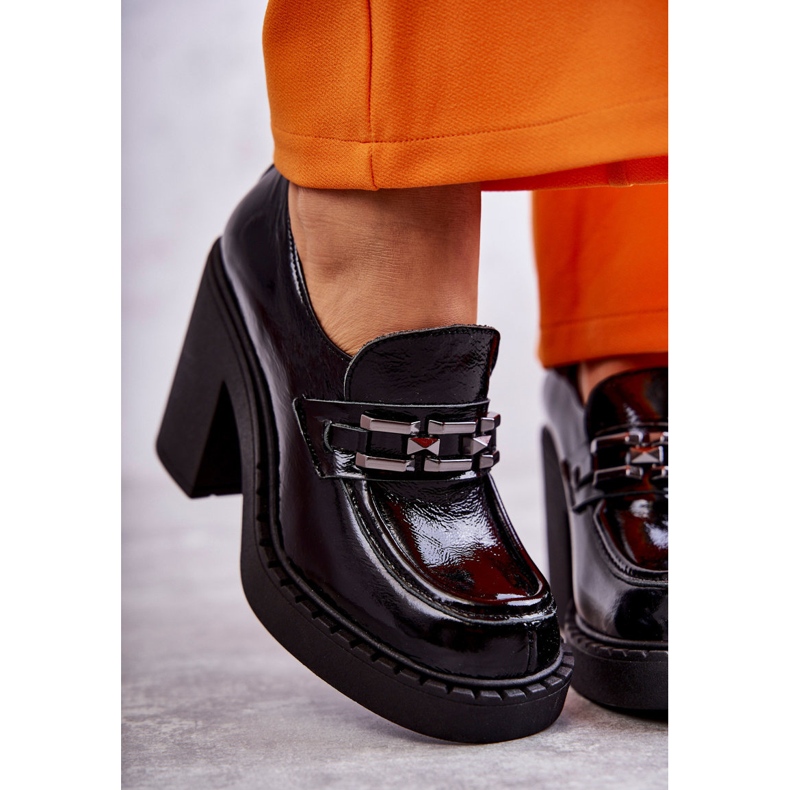 Lackierte Schuhe an einem massiven Black Jaime-Pfosten schwarz 2