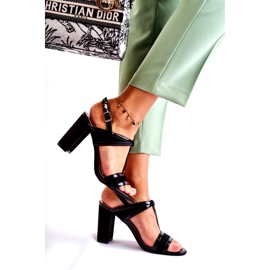 Modische Ledersandalen auf einer Bar Black Passion schwarz 2