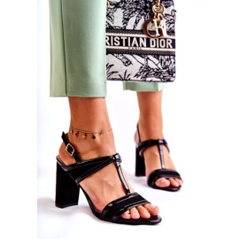 Modische Ledersandalen auf einer Bar Black Passion schwarz 3