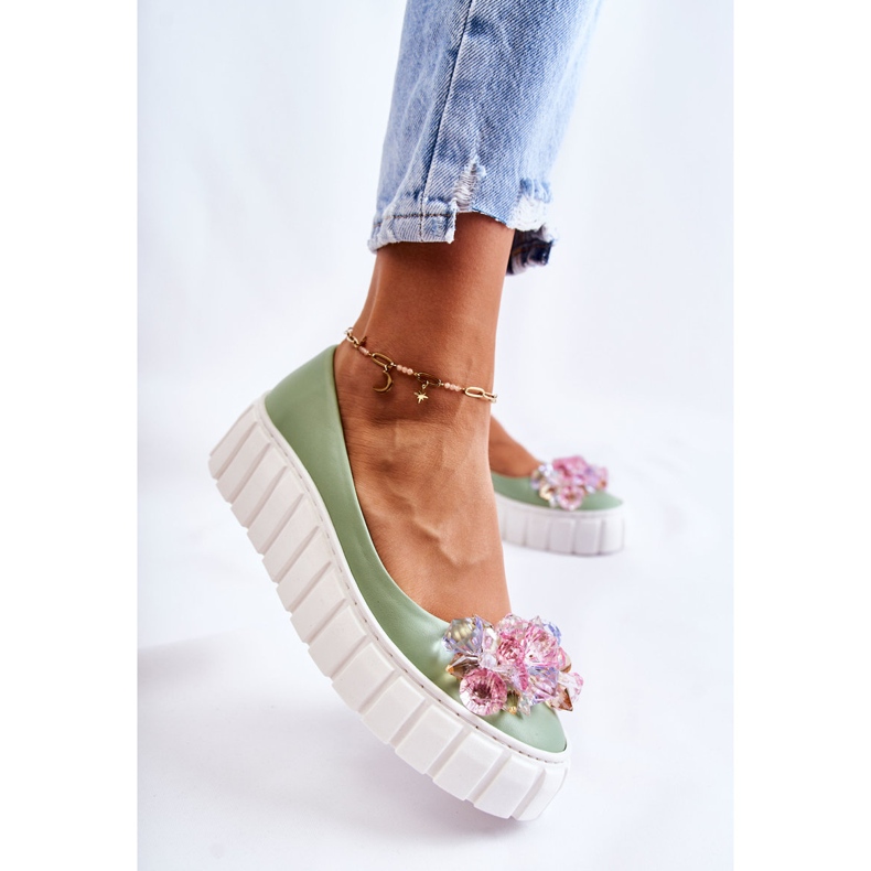 PA2 Lederballerinas auf einer Plattform mit einer farbenfrohen grünen Ladette-Dekoration 2