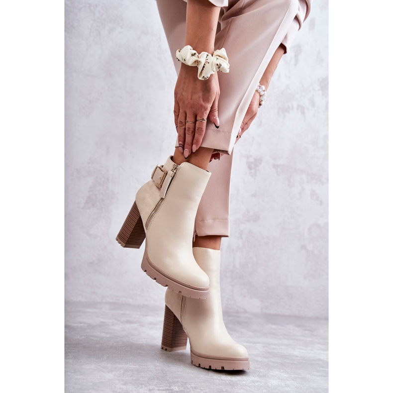 FE1 Eco-Leder-Stiefel auf High Heels mit einem dekorativen Reißverschluss Beige Rosita 2