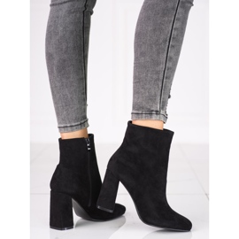 Schwarze Damenstiefel auf dem Shelovet-Pfosten aus ökologischem Wildleder 1