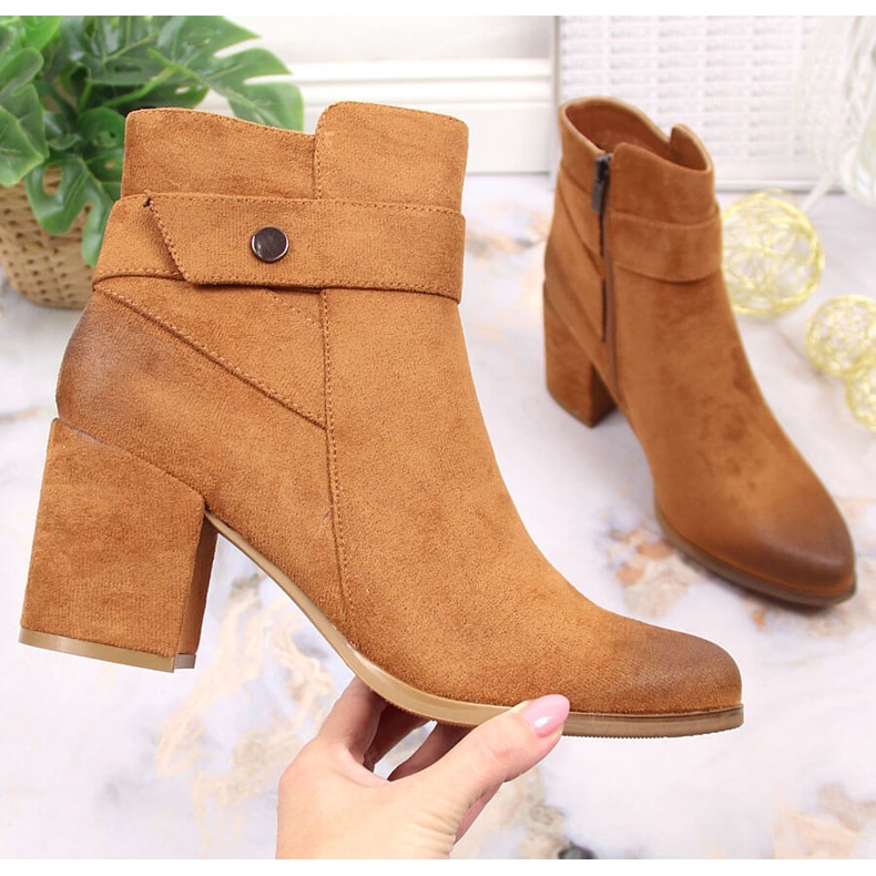 Laura La.Fi Damenstiefel aus warmem Wildleder in Kamel braun 1