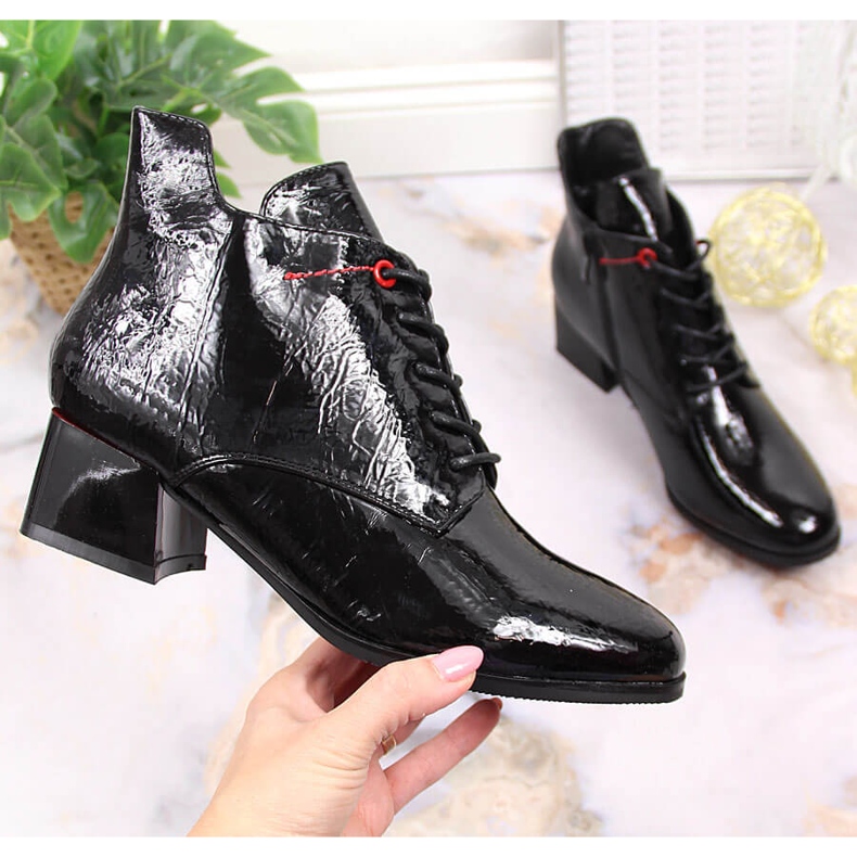 Schwarz isolierte schwarze Jezzi JEZ371 lackierte Damenstiefel 1