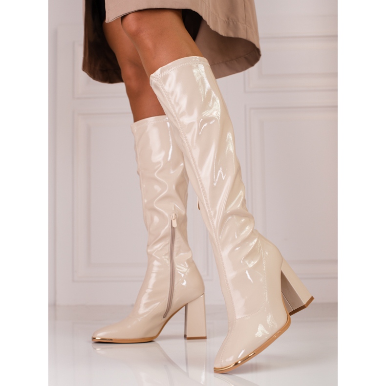 Damenstiefel auf dem Shelovet-Pfosten aus lackiertem Öko-Leder beige 1