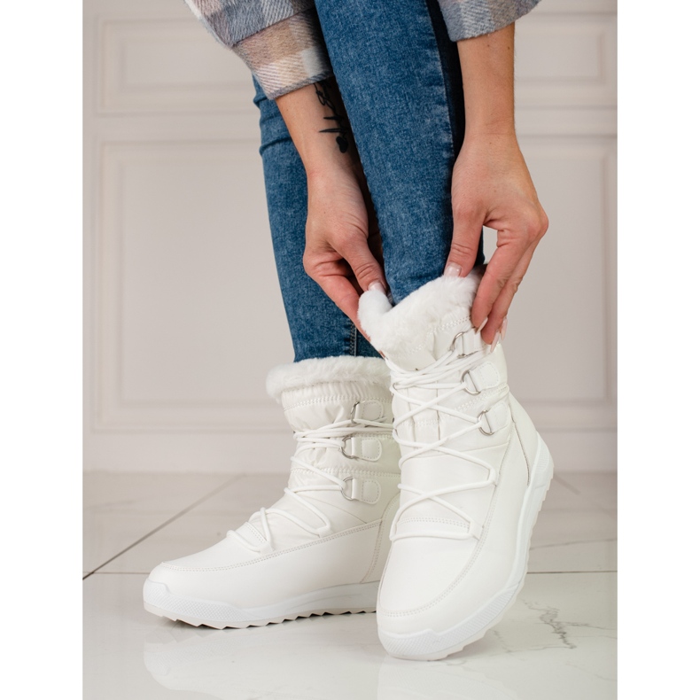 Damen-Schneestiefel auf der weißen Shelovet-Plattform 1