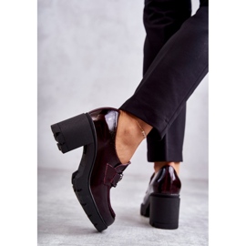 PL5 Elegante Schuhe auf einer Säule mit Silberdekor, bordeaux Harmell rot 2