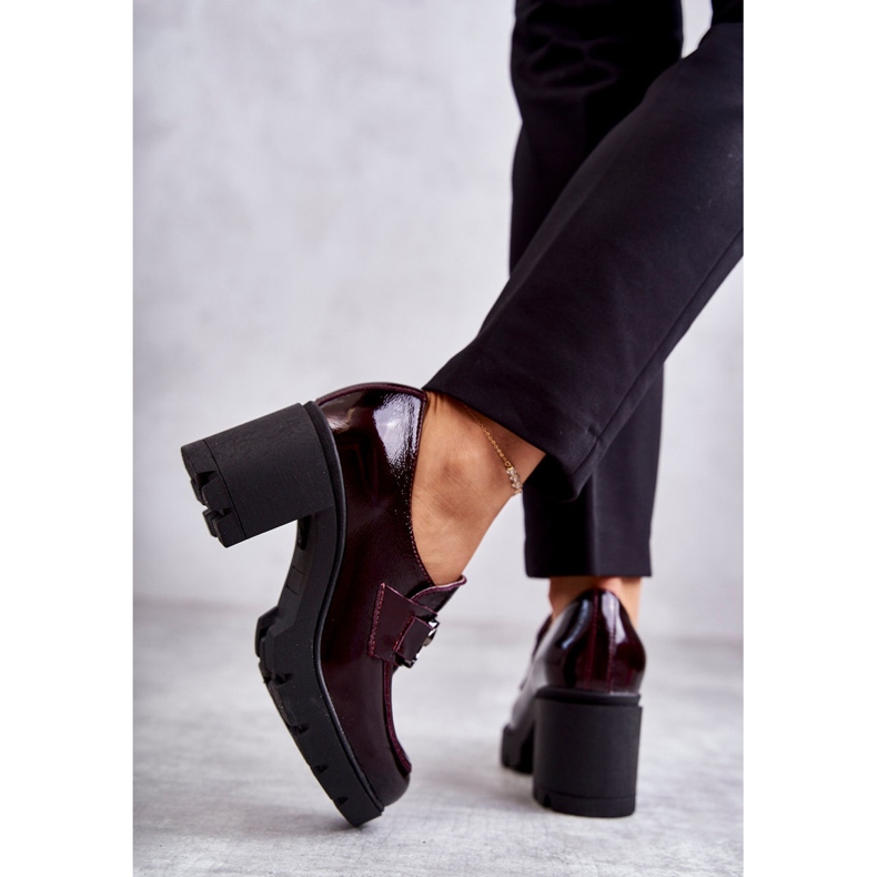 PL5 Elegante Schuhe auf einer Säule mit Silberdekor, bordeaux Harmell rot 2