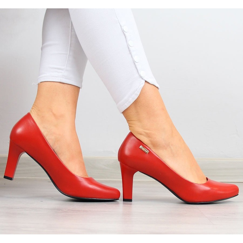 Pumps auf dem postroten Sergio Leone 1